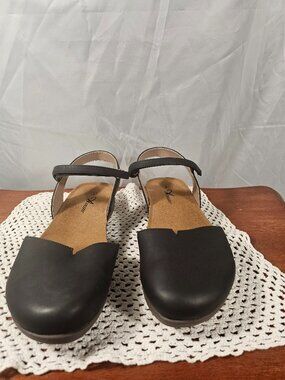 Athlefit black Mary Jane shoes. Size 9. Like new